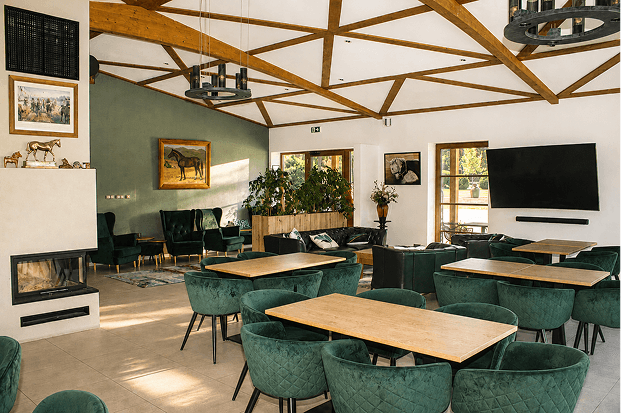 Klubovňa jazdeckého centra - interiér